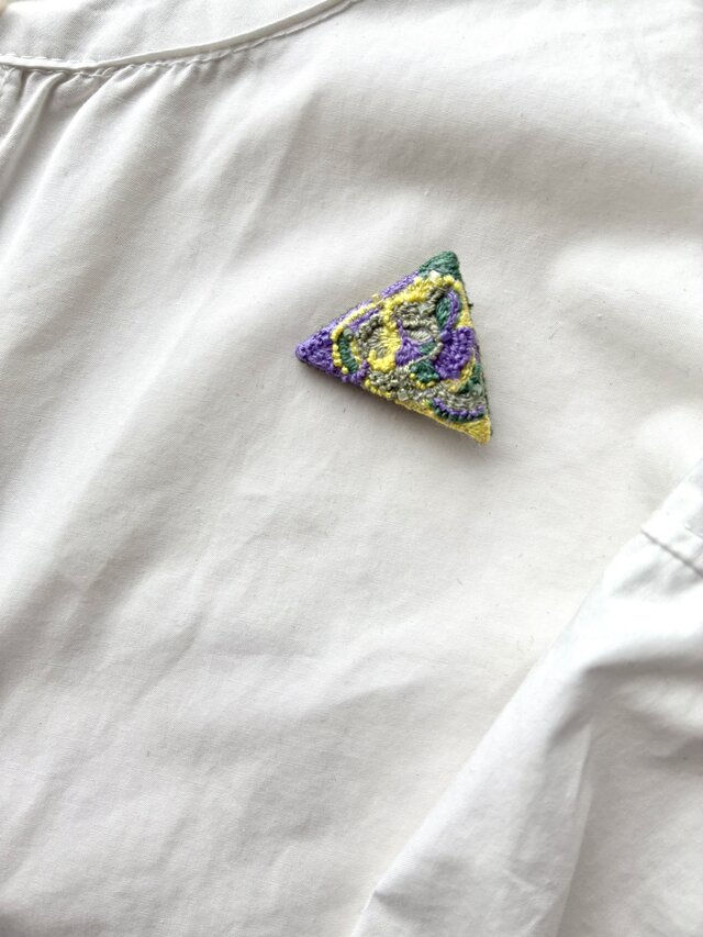 △"nobana"△ 秋の野花　紫ときいろ　秋を彩るちいさな三角刺繍ブローチ
