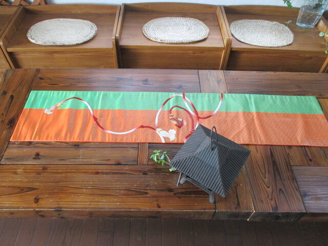 r98 飾り軸付 144x31cm 表と裏 帯 テーブルランナー テーブルセンター