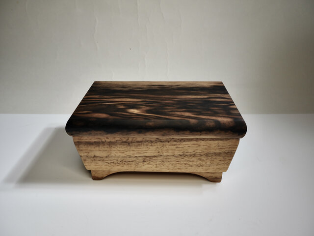 黒柿の脚付箱 | iichi 日々の暮らしを心地よくするハンドメイド