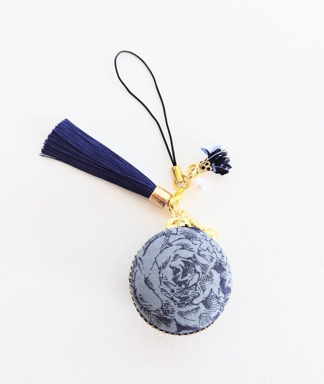 青い薔薇のマカロンポーチ