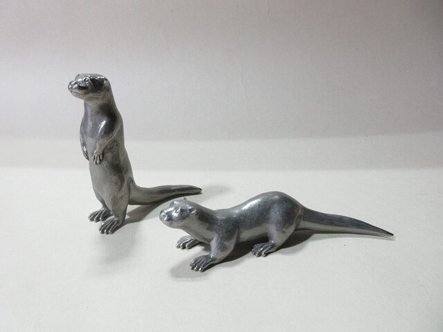 かわうそ（歩く） | iichi 日々の暮らしを心地よくするハンドメイドや