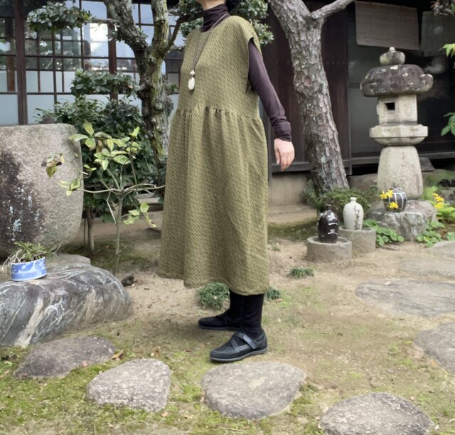 着物リメイク フレンチスリーブのフレアワンピース 紬の着物からリメイクです。 ピンタックをいっぱい入れて