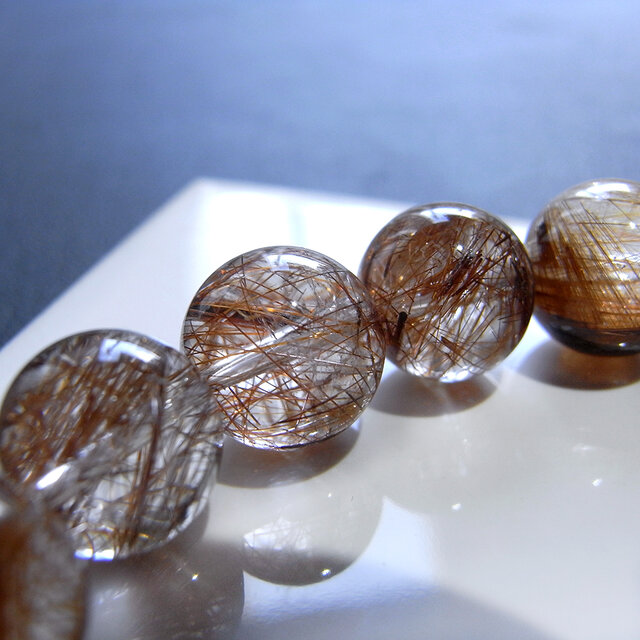 beads573]ブロンズルチルクォーツ10mm ブレスレット 19粒