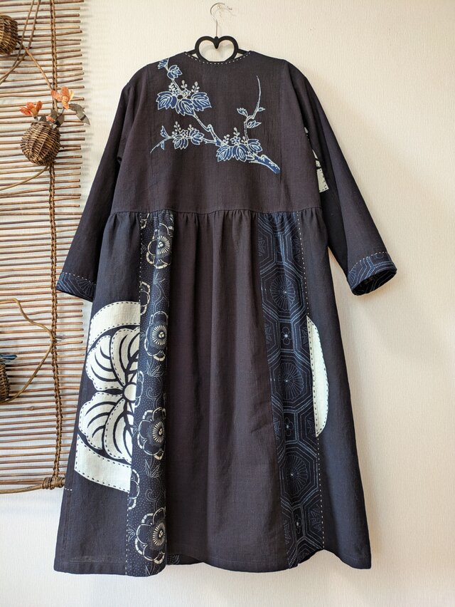古布　藍染め　家紋　ワンピース 古布リメイク 筒描き＋家紋のロングワンピース 古布藍染 縞木綿