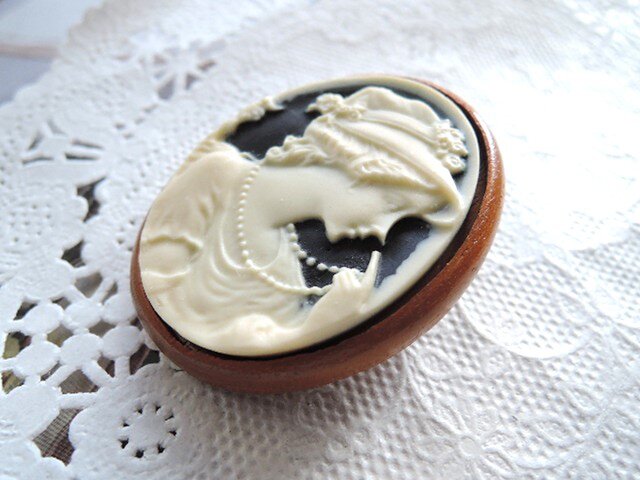 1386）素敵なアクリルカメオ『美しい貴婦人』 高品質日本製☆木枠