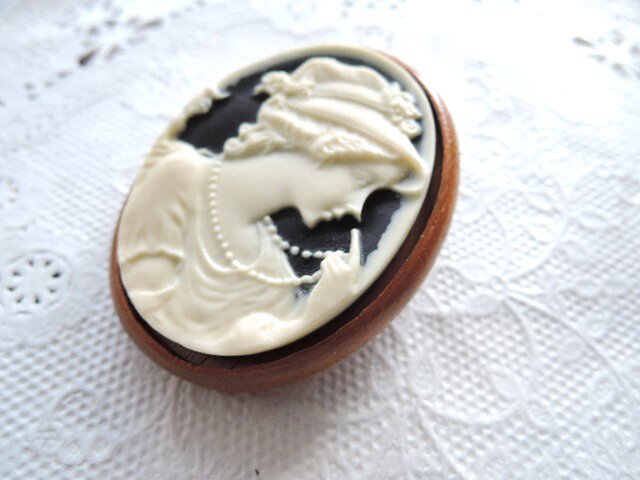 1386）素敵なアクリルカメオ『美しい貴婦人』 高品質日本製☆木枠