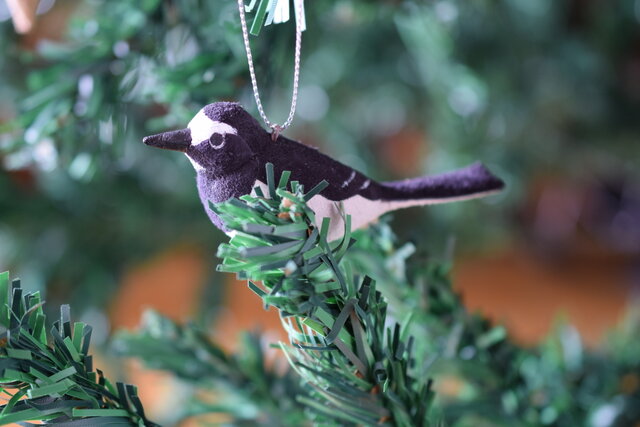 信州 木彫手描 鳥のブローチ ケース付き セグロセキレイ 他9点セット