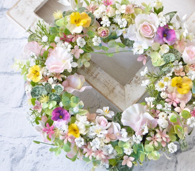 特大サイズで存在感抜群♡パンジーとホワイトローズのリース　スプリングリース 特大サイズで存在感抜群♡パンジーとホワイトローズのリース