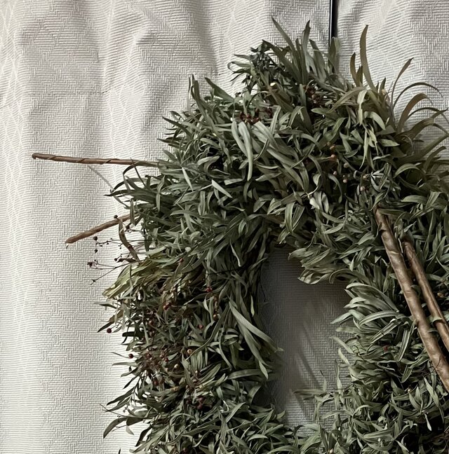 ドライフラワー　赤い実と鞘のオーバル形リース