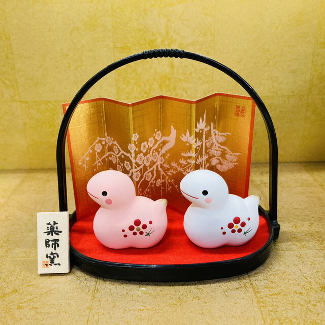 2025　招福干支　干支　蛇　巳年置物　錦彩招福巳(紅白)小手籠付　インテリア　年末年始　新年　お正月 57