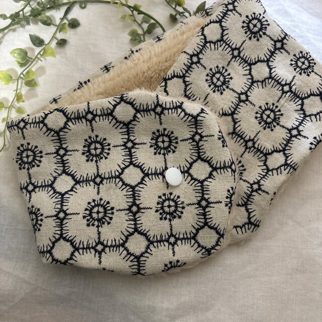ハンドメイド☆ネックウォーマー北欧リネンオフ白アネモネ刺繍ファ