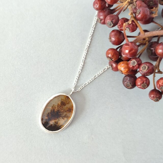 【1点もの】デンドリティックアゲート/狐/きつね/動物モチーフ/個性的/リバーシブル/風景画/シダ/天然石/ネックレス