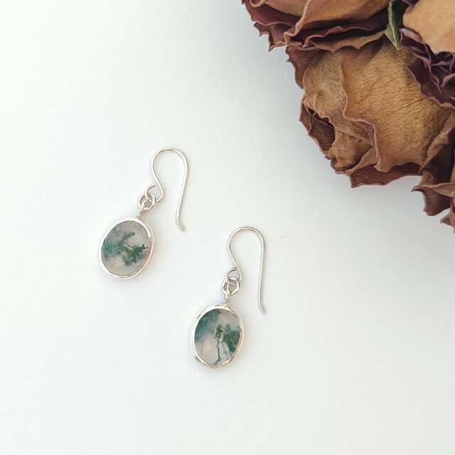 【1点もの】モスアゲート/アゲート/天然石/モス/苔/グリーン/緑/フックピアス/ピアス/シンプル/オーバル/乳白色