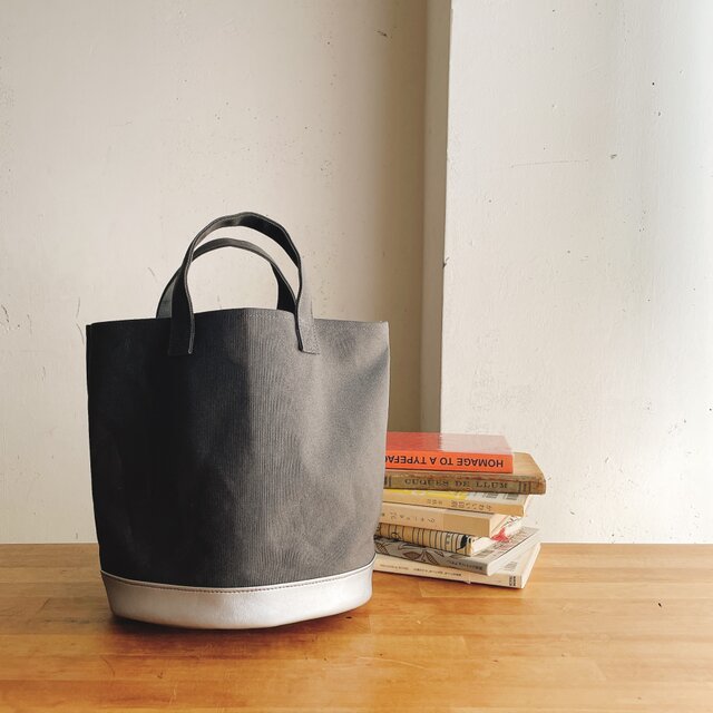 ［L］マルシェカゴのような帆布のバケツトート　ダークグレー×マットシルバー