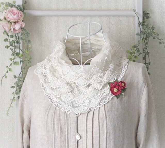 ハンドメイド 手刺繍 ブラウン 椿 花柄 4つ割れ 手編みレース縁取り のれん dee9860e557da8c5a1639be9559060