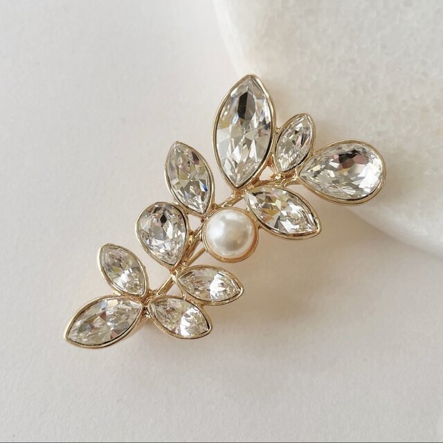 煌めくリーフのクリスタルブローチ　ビジューブローチ