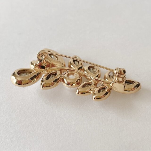 煌めくリーフのクリスタルブローチ ビジューブローチ | iichi 日々の