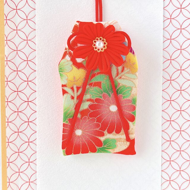 （花咲き香る紅菊守）元巫女が作る花のお守り袋