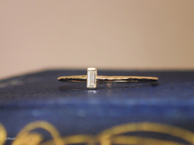 バゲットカット ダイヤモンド リング 縦タイプ〔K10/シンプル/華奢