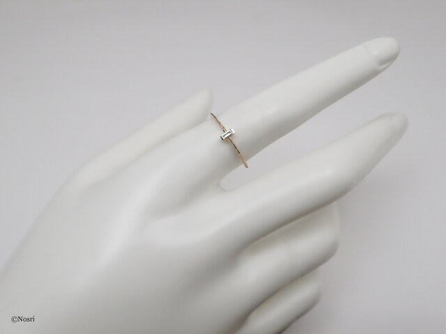 バゲットカット ダイヤモンド リング 縦タイプ〔K10/シンプル