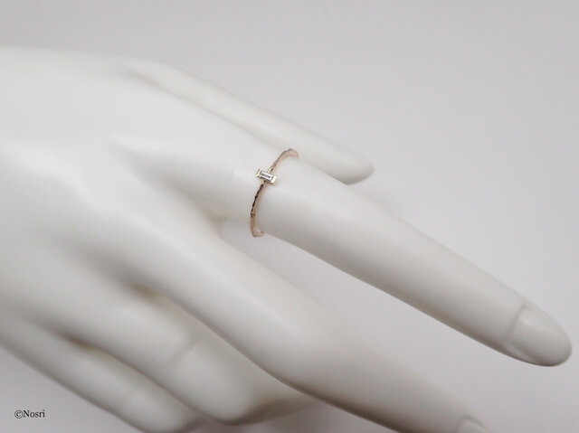 バゲットカット ダイヤモンド リング 縦タイプ〔K10/シンプル/華奢