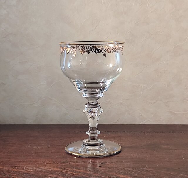 アンティーク 小ぶりな植物文金彩ワイングラス クリスタル 高