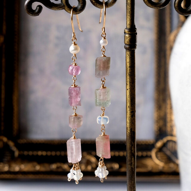 原石トルマリンのロングピアス（オパールフリンジ付）・イヤリング変更可