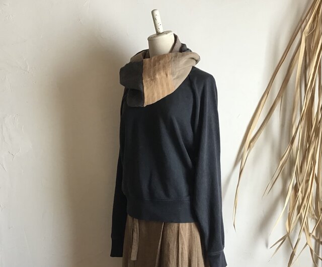 ◆店主私物の名品コレクション◆上質で重厚な帯地に金彩・淡い色合いの華文様が上品で美しい仕上がりの高級袋帯◆ ◇店主私物の名品コレクション◇重厚で上質な漆黒の帯地に『唐織』