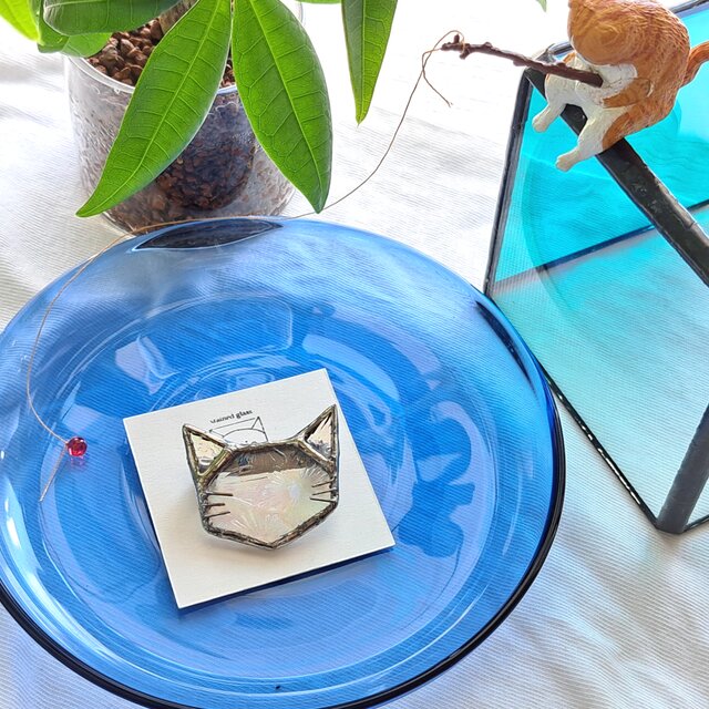 Whisker brooch/ flower aurora