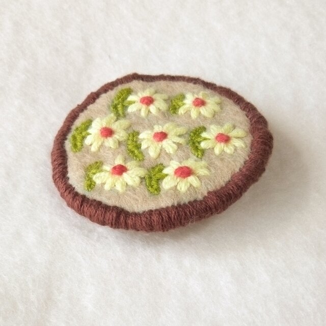 刺繍　ブローチ　ハンドメイド【シーズとお花畑】 刺繍 ブローチ ハンドメイド【シーズとお花畑】