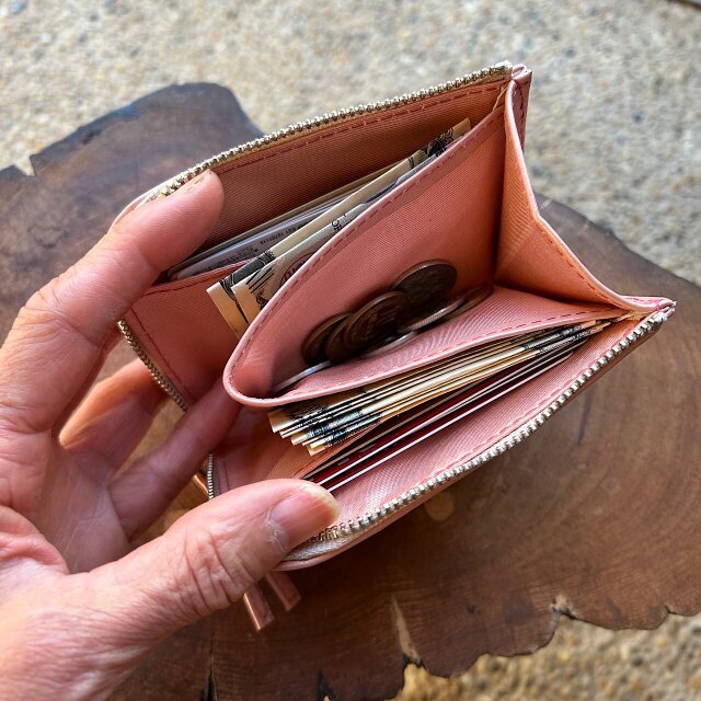 L字ファスナーミニ財布（黒の革に花の刺繍）02014-10 | iichi 日々の