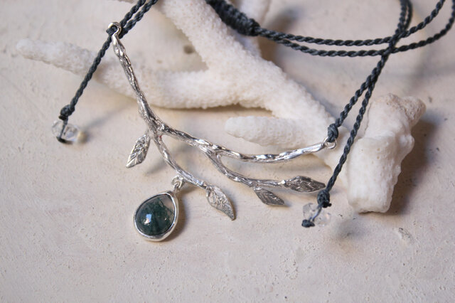 モスアゲートのボタニカルネックレス SV925/マクラメコード | iichi