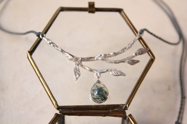 モスアゲートのボタニカルネックレス SV925/マクラメコード | iichi