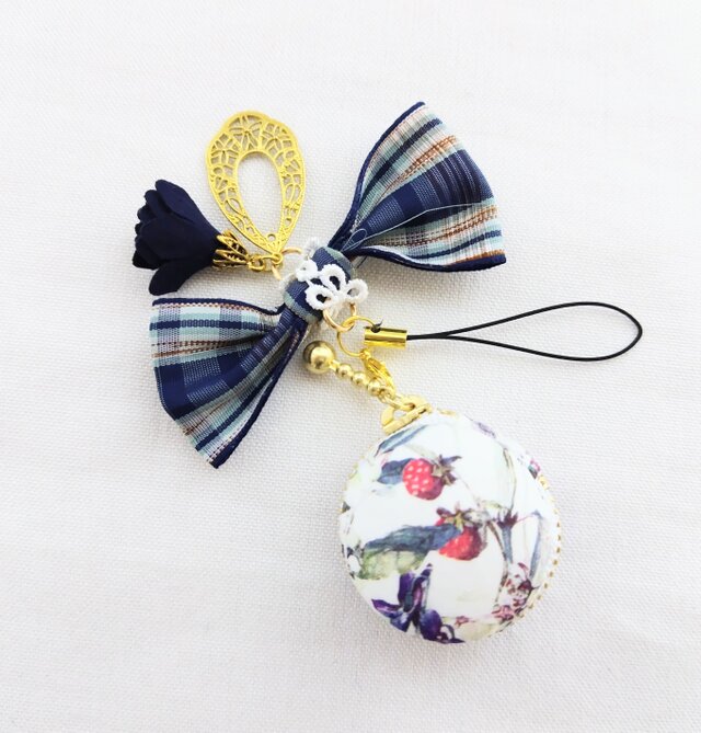 リバティワイルドフラワーのマカロンポーチ(いちご)