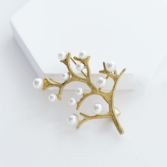 ホワイトベリー リーフモチーフ ブローチ【ebro3】