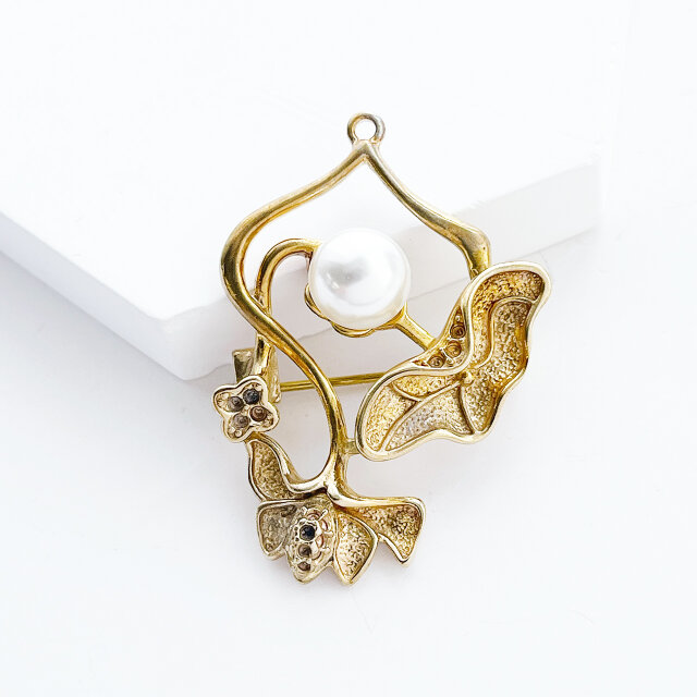 パール＆ロータスブローチ【ebro13】