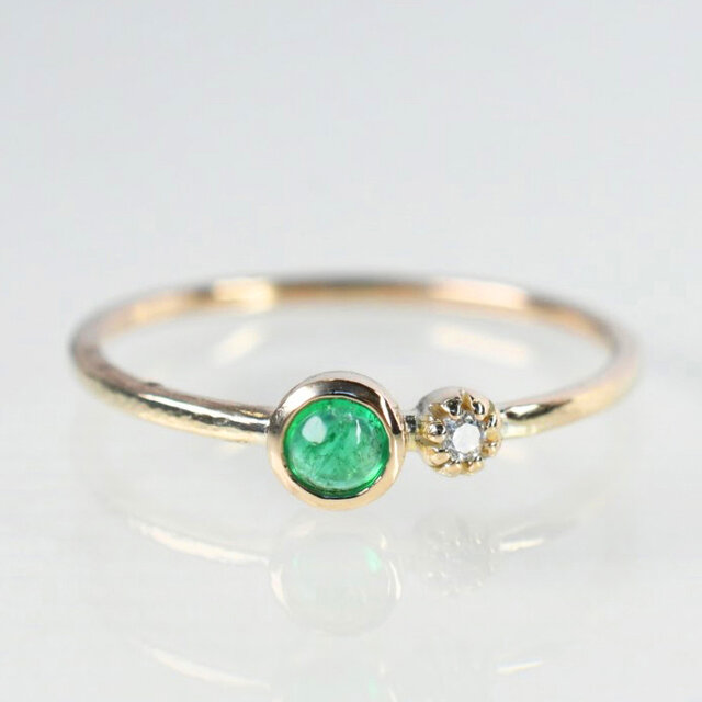 K10 エメラルドとダイヤモンドの槌目模様のリング