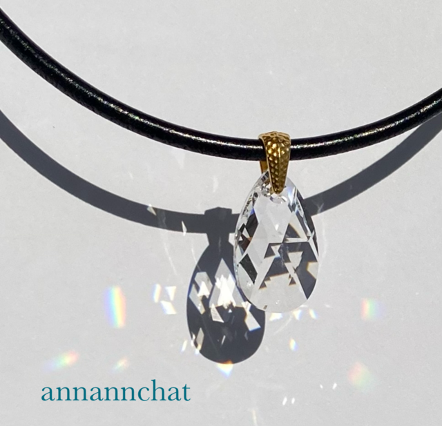 オーストリア製 スワロフスキ― クリスタル 28mm 太目 本革ネックレス