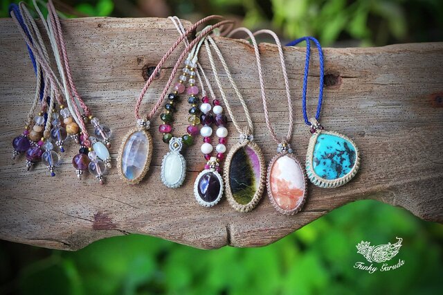 虹の稲妻 レインボームーンストーン マクラメネックレス 1846 | iichi