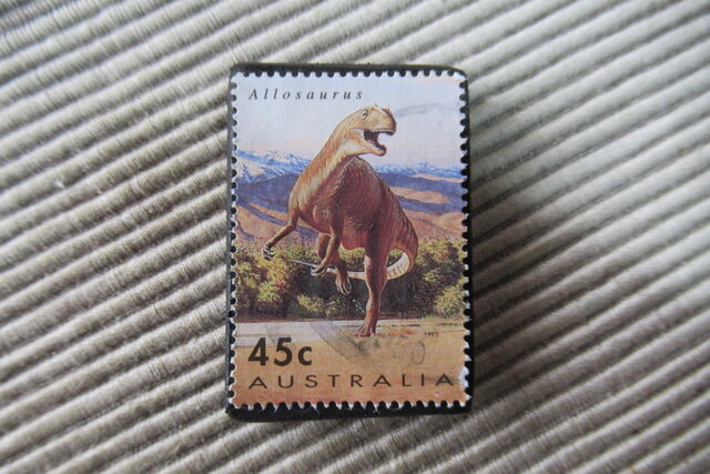 アップサイクル オーストラリア 恐竜切手ブローチ10294 | iichi 日々の