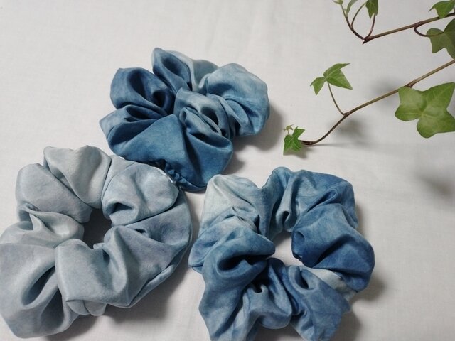 シルク藍染シュシュ | iichi 日々の暮らしを心地よくするハンドメイド