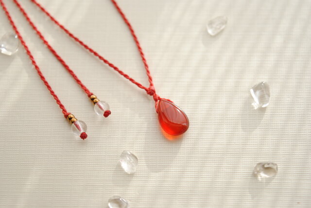 ひとひらの花びらネックレス＊レッドジェイド | iichi 日々の暮らしを