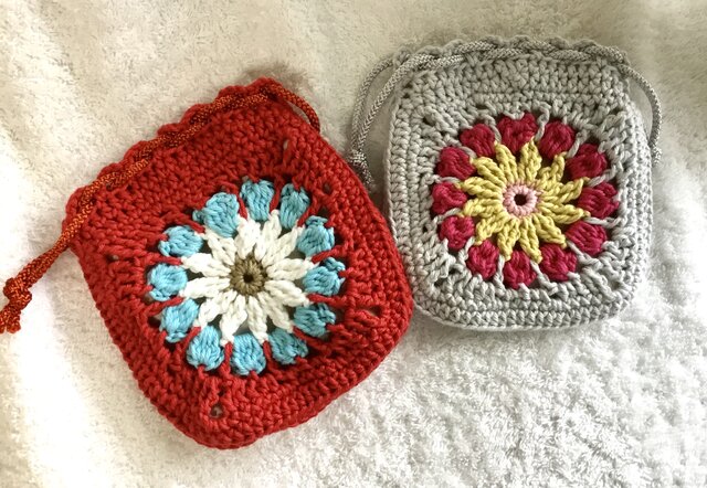 クロシェの花柄巾着・赤 | iichi 日々の暮らしを心地よくする