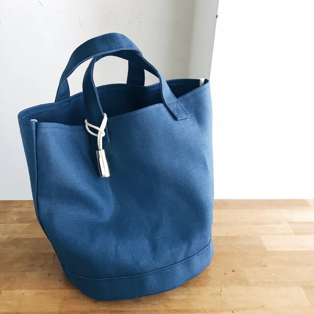 L］マルシェカゴのような帆布のバケツトート ネイビー(麻の質感