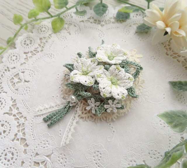 [でこ]　レース編みのブーケ でこ] レース編みのブーケ レース編み ミモザの小さなブーケの