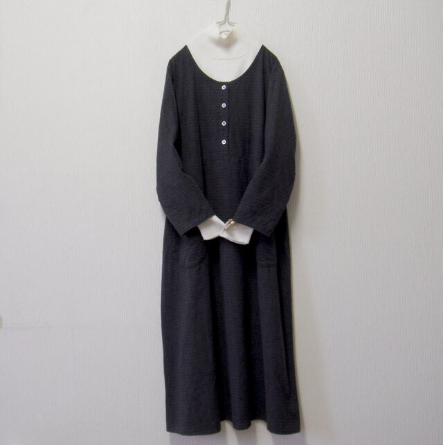 起毛コットンの9分袖ワンピース　細チェック