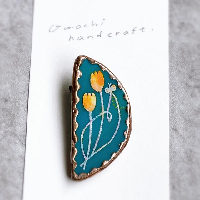 チューリップの半円ブローチ　ステンドグラスブローチ