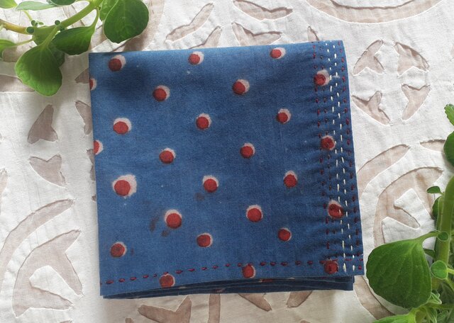 藍染め インド綿バンダナ ブロックプリント 赤いみずたま ＜ ドット柄