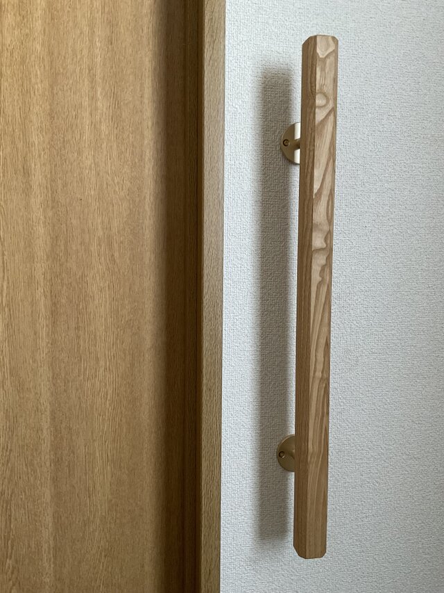 栗の木 手摺り 無垢材 真鍮金具付き ウヅクリ仕上げ 長さ60cm | iichi