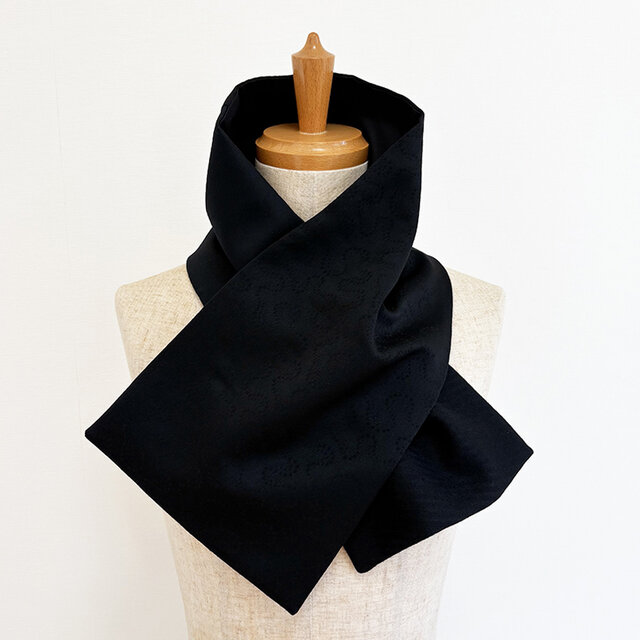 黒のリバーシブルマフラー